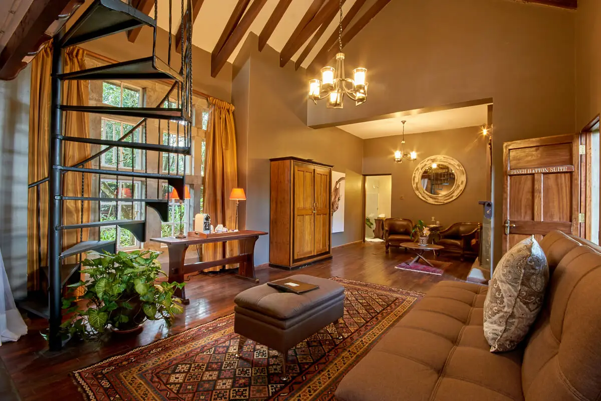Giraffe-Manor-Voji-10.jpg.png